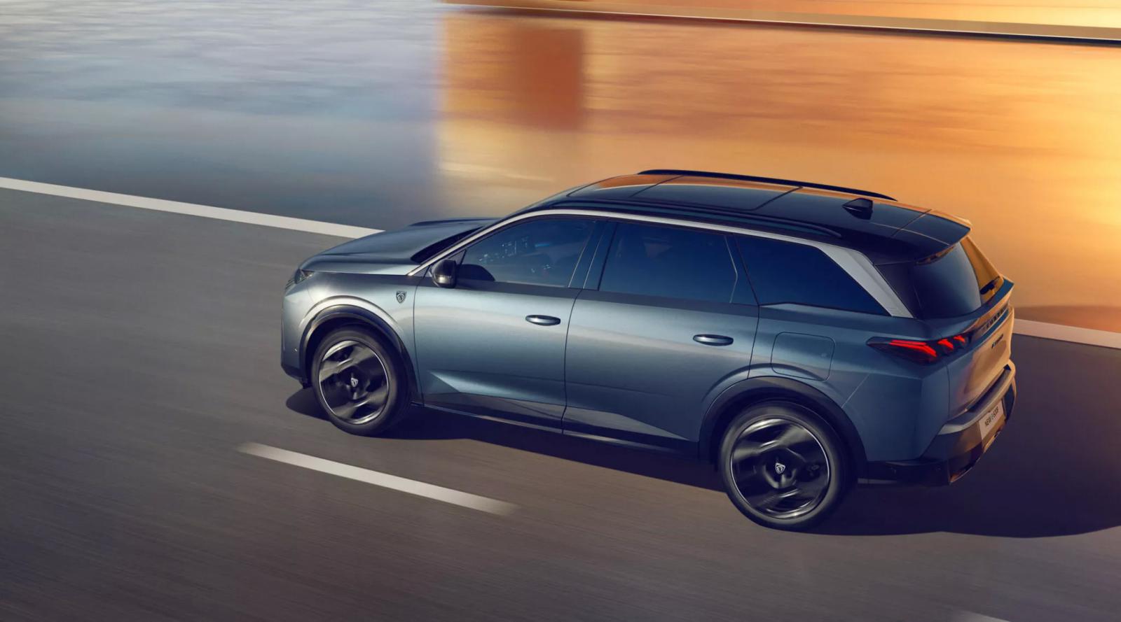 Το νέο Peugeot E-5008 ήρθε ως 7θέσιο με έως 322 ίππους! 